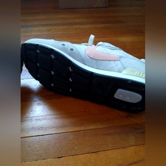 Nike Sportswear Running Shoes White & Gray w/ Peach Swoosh Women's Size 10med - Picture 8 of 9